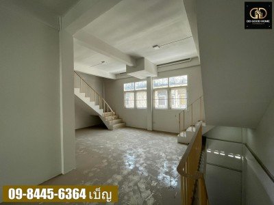 ตึกแถว 3 ชั้น 2 คูหา ในตลาดหนองแขม