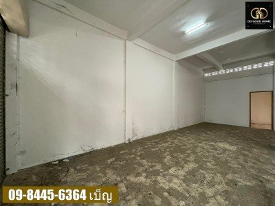 ตึกแถว 3 ชั้น 2 คูหา ในตลาดหนองแขม