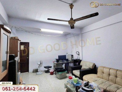 ขายอาคารพาณิชย์ 3.5 ชั้นพร้อมดาดฟ้า ริมถนนกาญจนาภิเษก บางบัวทอง