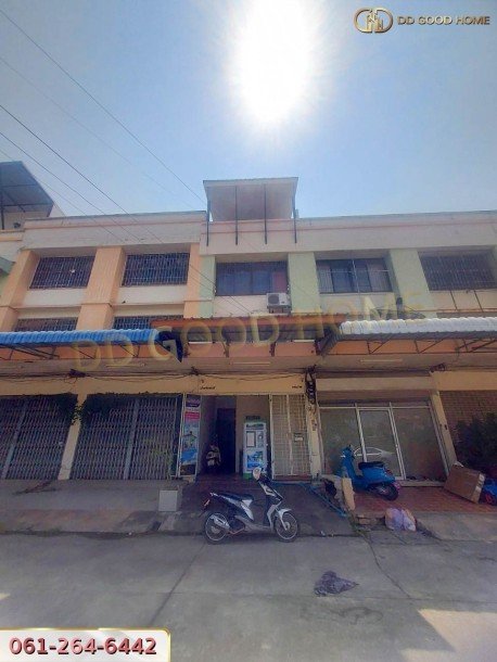 ขายอาคารพาณิชย์ 3 ชั้น ติดถนนเพชรเกษม ต.สนามจันทร์ จ.นครปฐม พร้อมห้องปล่อยเช่า-8