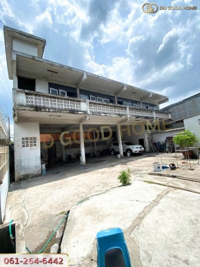 อาคารพาณิชย์ 4 ชั้น 2 คูหามีดาดฟ้า ติดถนนเพชรเกษม ทำเลทองเหมาะกับการลงทุนสุดๆ