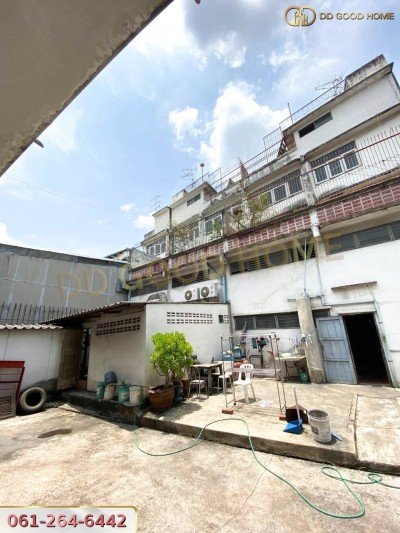 อาคารพาณิชย์ 4 ชั้น 2 คูหามีดาดฟ้า ติดถนนเพชรเกษม ทำเลทองเหมาะกับการลงทุนสุดๆ