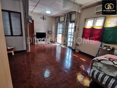 ทาวน์เฮ้าส์พร้อมอยู่!! 3 ชั้น ในซอยสมเด็จพระปิ่นเกล้า 2