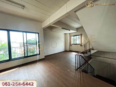 อาคารพาณิชย์ 3.5 ชั้น 3 คูหาตีทะลุกัน ซอย นวมินทร์ ต.คลองกุ่ม