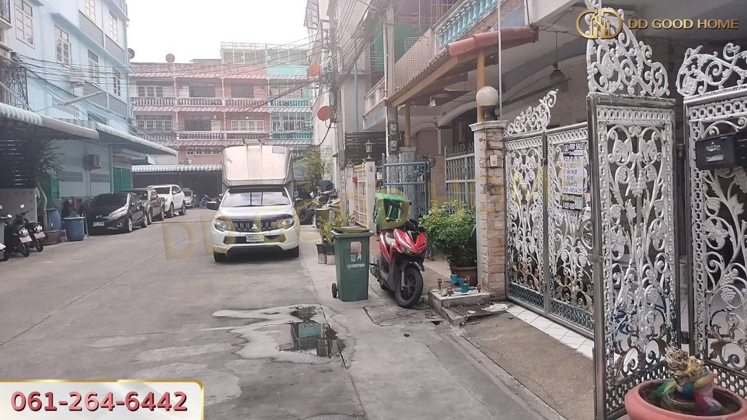 ขายทาวน์เฮ้าส์ 4 ชั้น หมู่บ้านชวลิต จอมทอง ซ.14 ราคาพิเศษ-3