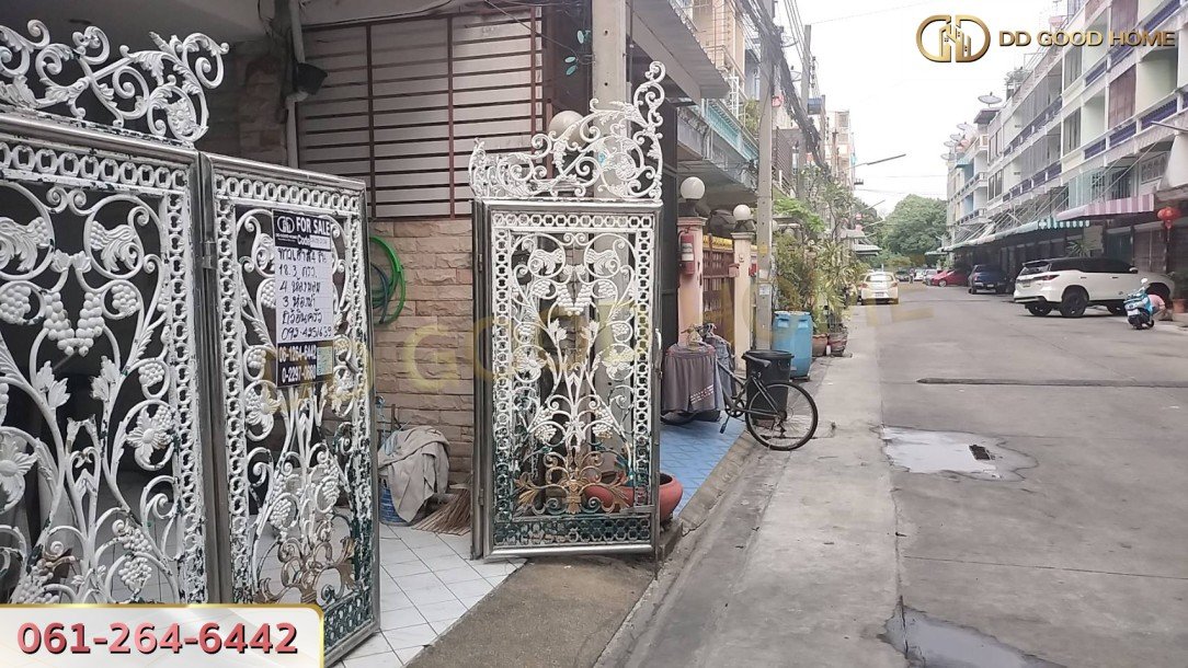 ขายทาวน์เฮ้าส์ 4 ชั้น หมู่บ้านชวลิต จอมทอง ซ.14 ราคาพิเศษ-2