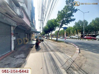 อาคารพาณิชย์ 4 ชั้น 2 คูหามีดาดฟ้า ติดถนนเพชรเกษม ทำเลทองเหมาะกับการลงทุนสุดๆ