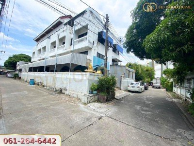 บ้านเดี่ยว หลังมุม 3.5 ชั้น ซอยเพชรเกษม 96 บางแค ใกล้รถไฟฟ้า